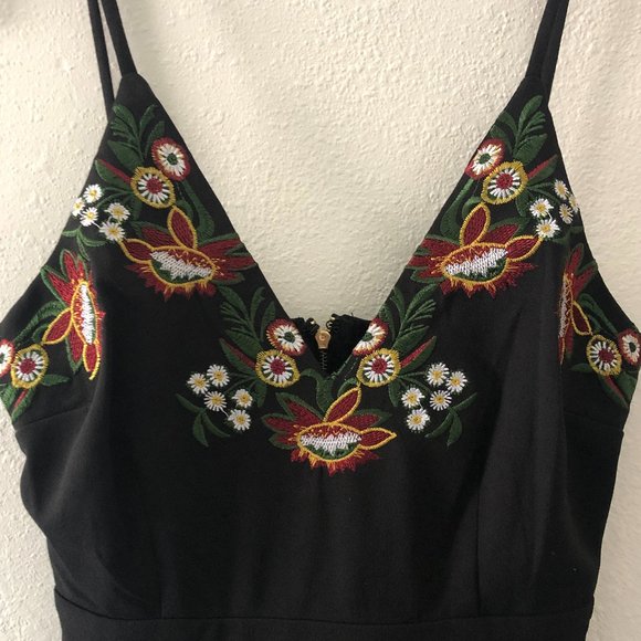 NEW Embroidered V-neck Jumpsuit - Picture 2 of 5